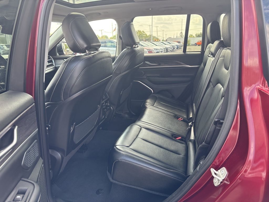2023 Jeep Cherokee Base photo 8