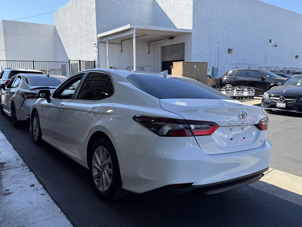 2023 Toyota Camry LE photo 3