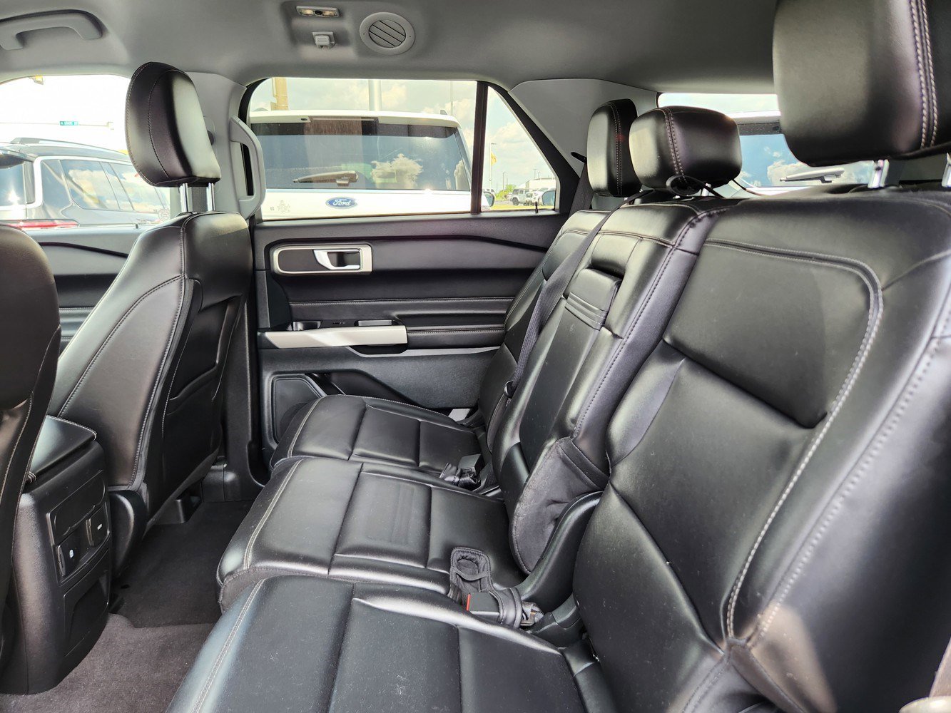 2024 Ford Explorer XLT photo 23