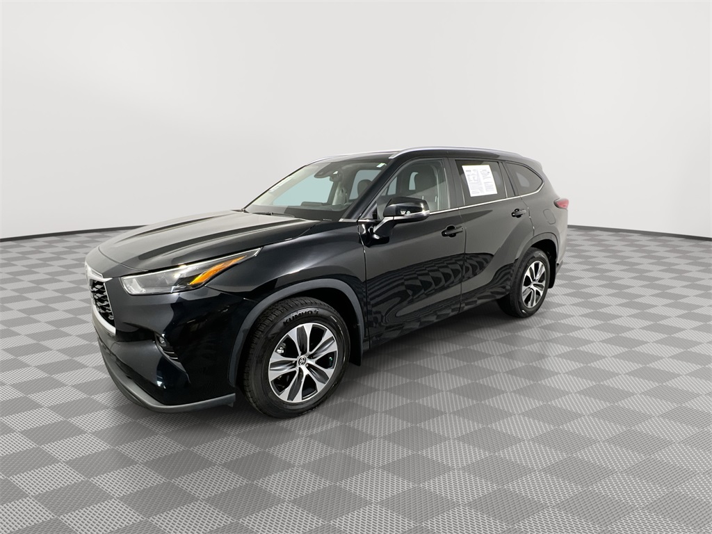 2023 Toyota Highlander XLE photo 3