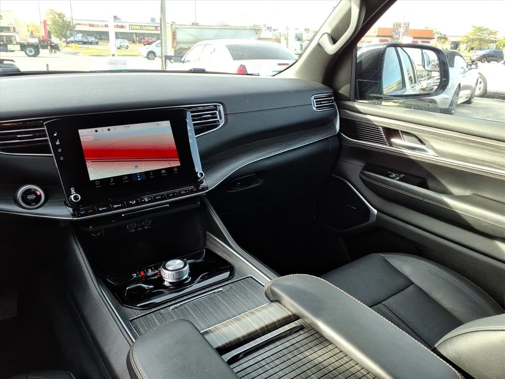 2024 Jeep Wagoneer Series II photo 13