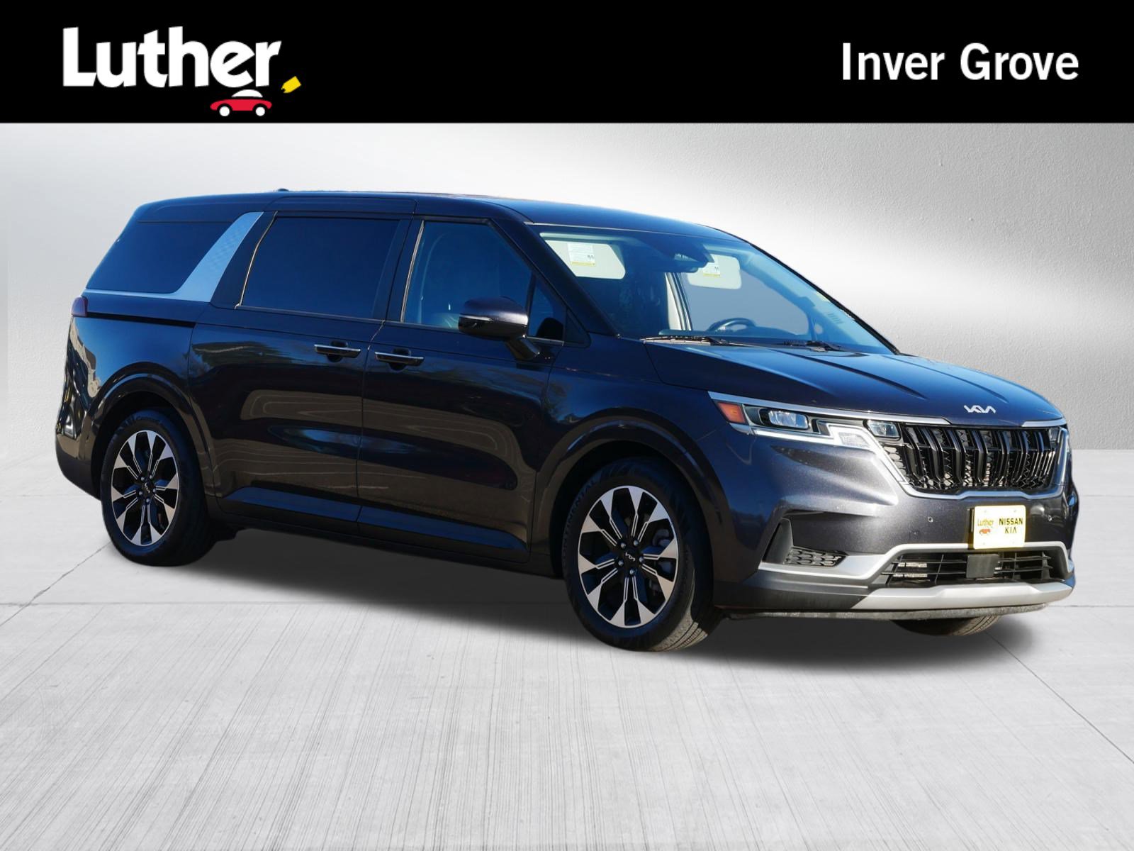 2024 Kia Carnival EX's photo