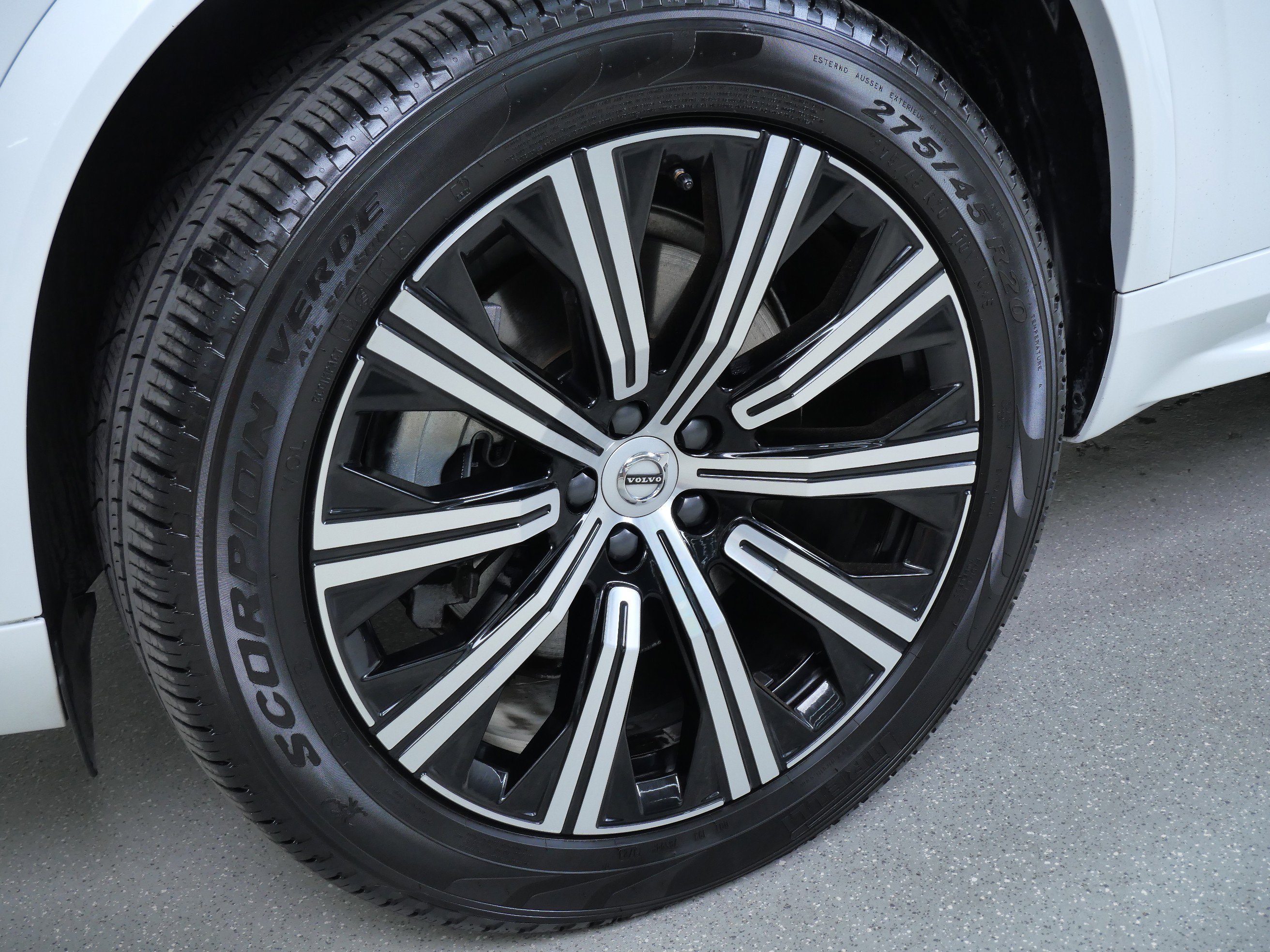 2025 Volvo XC90 Plus photo 12