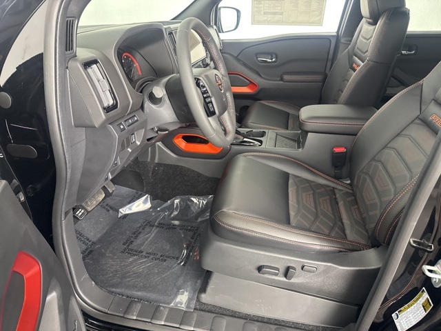 2025 Nissan Frontier PRO-4X photo 28