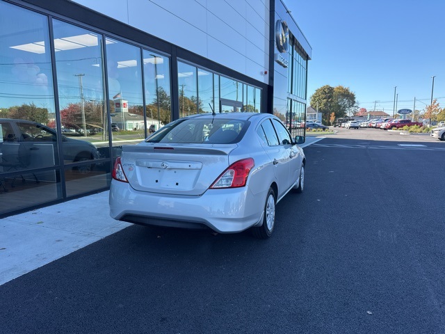 2019 Nissan Versa 1.6 Plus photo 2
