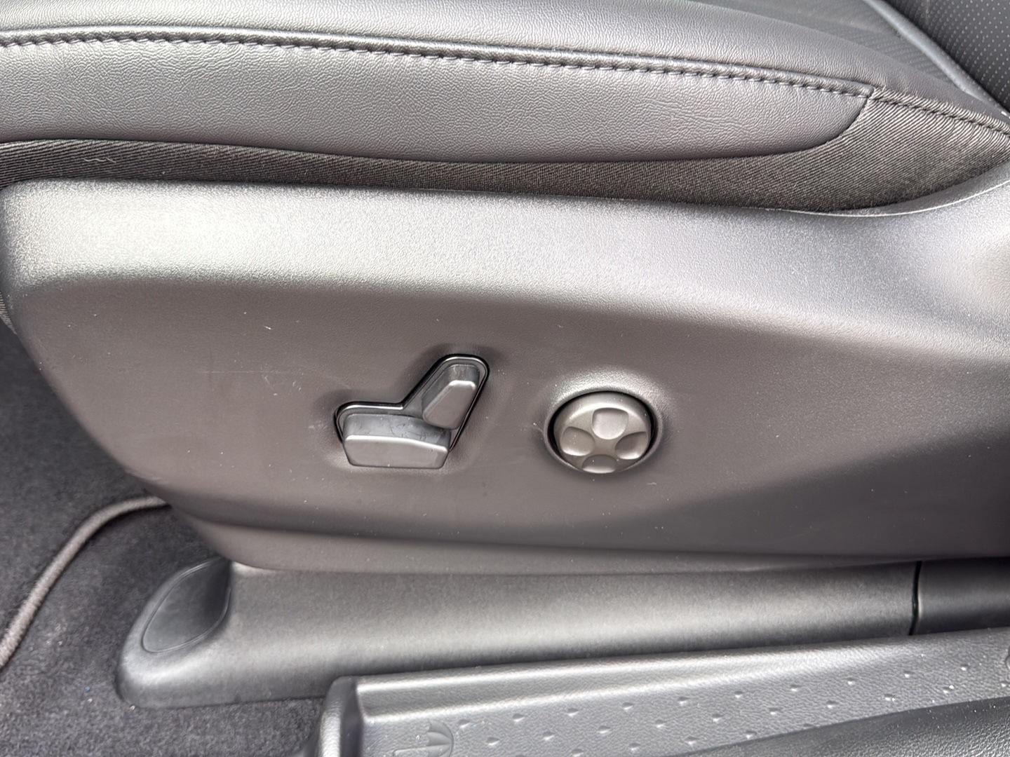 2026 Chrysler Pacifica photo 8