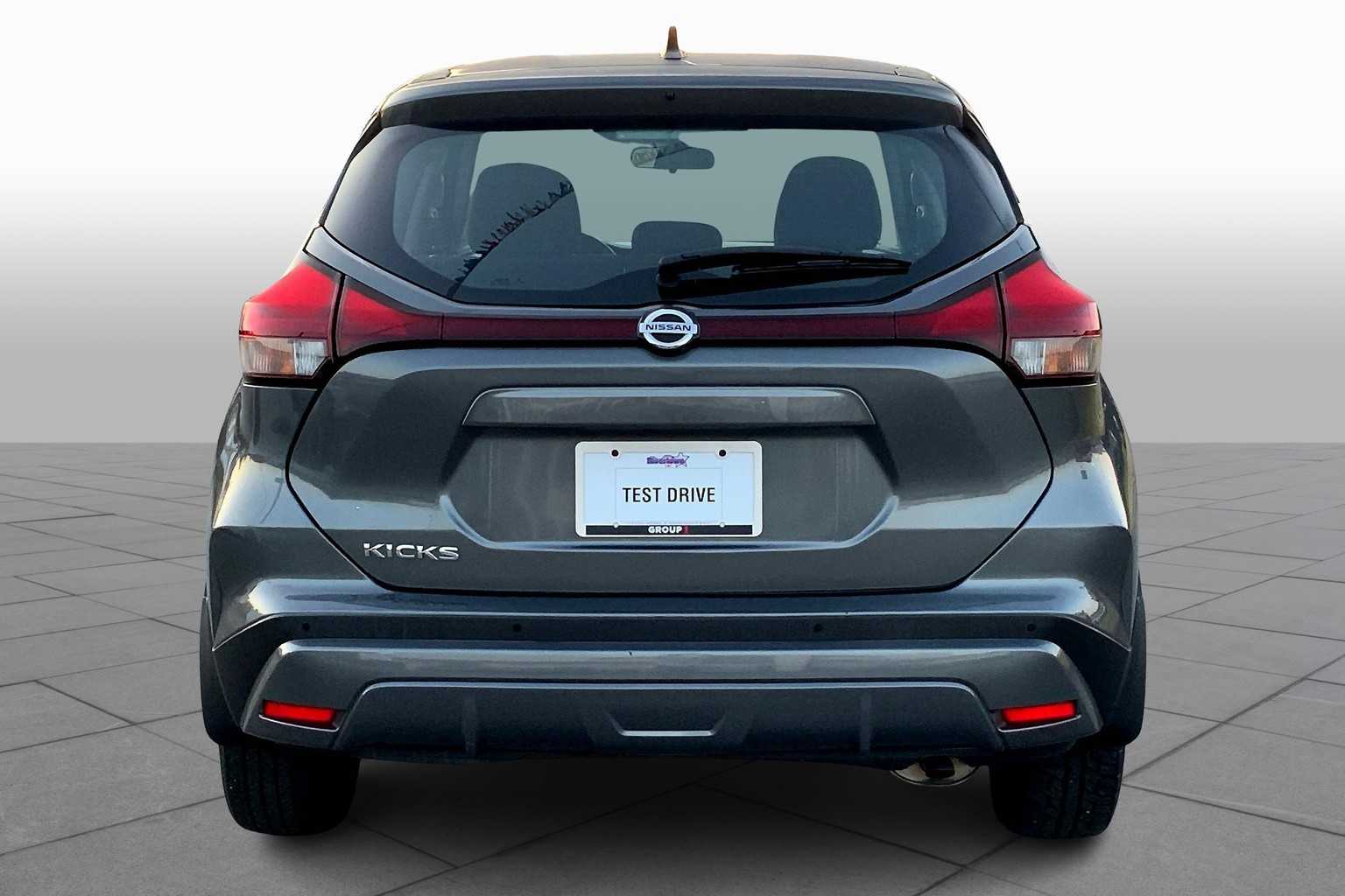 2021 Nissan Kicks S photo 3