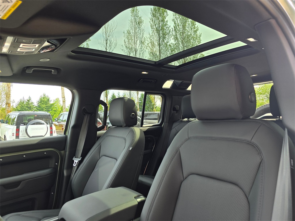 2025 Land Rover Defender 110 S photo 19