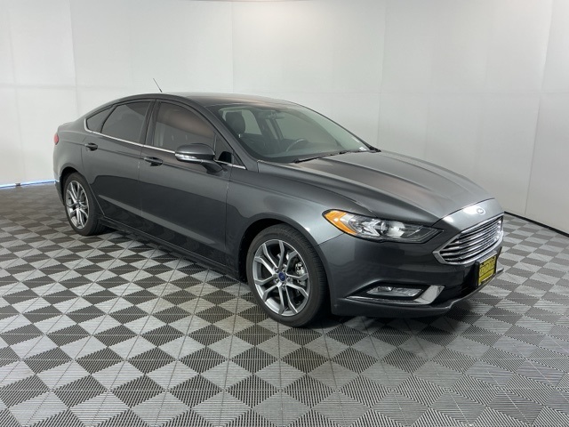 2017 Ford Fusion SE photo 3