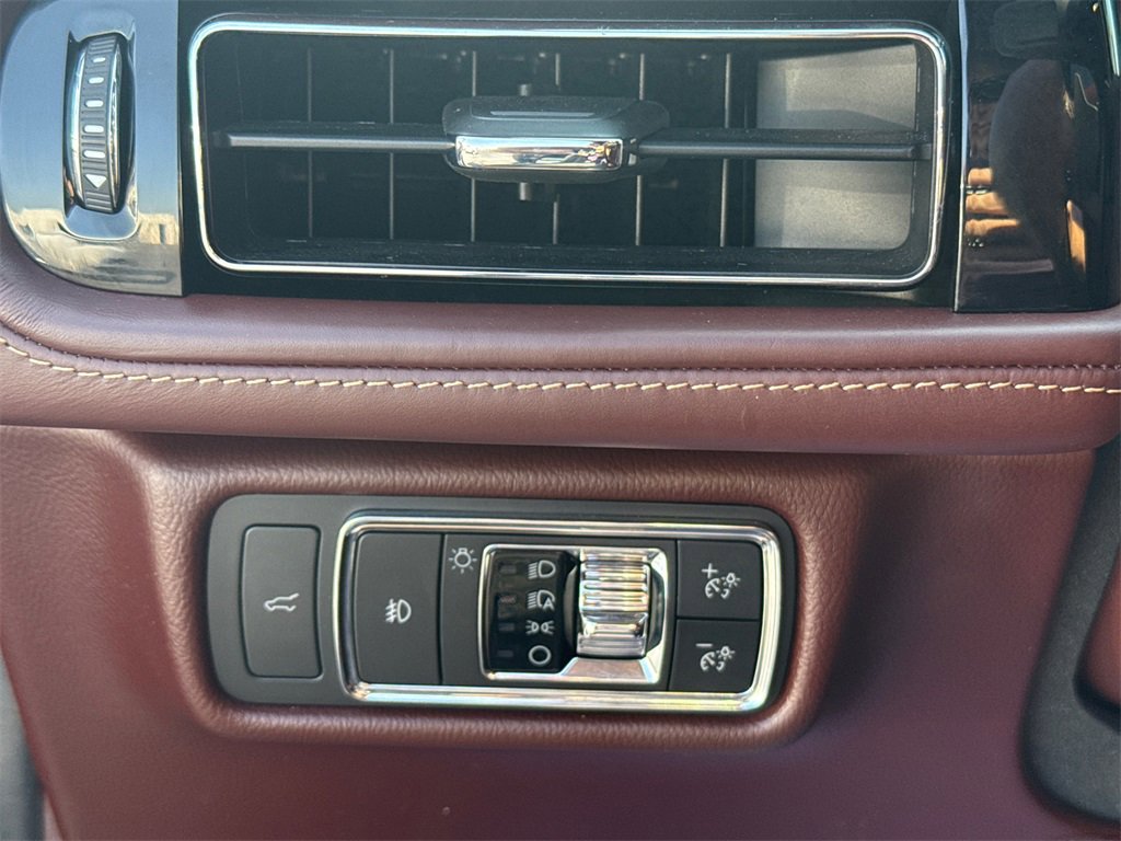 2022 Lincoln Aviator Black Label photo 13