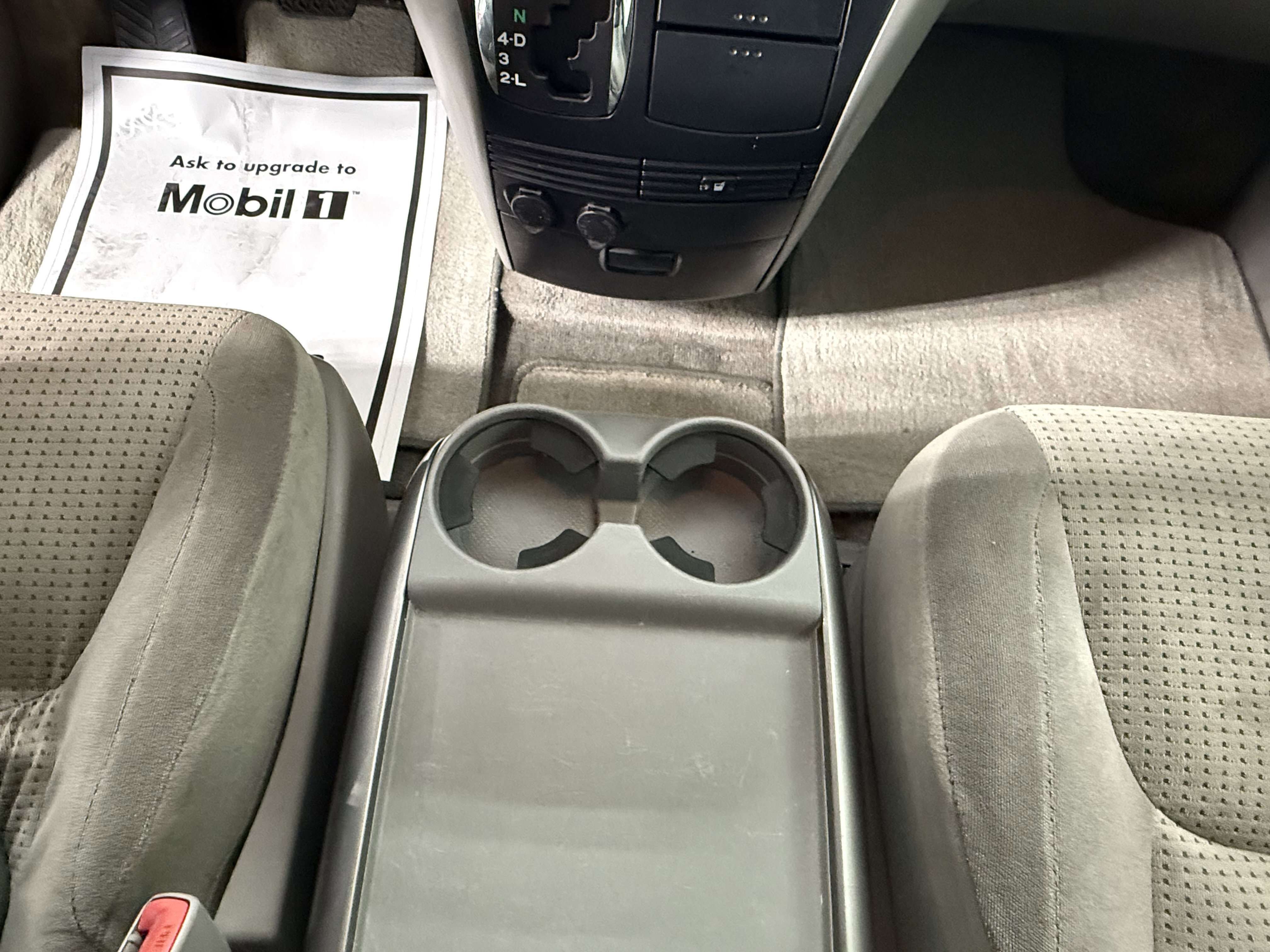 2008 Toyota Sienna LE photo 9