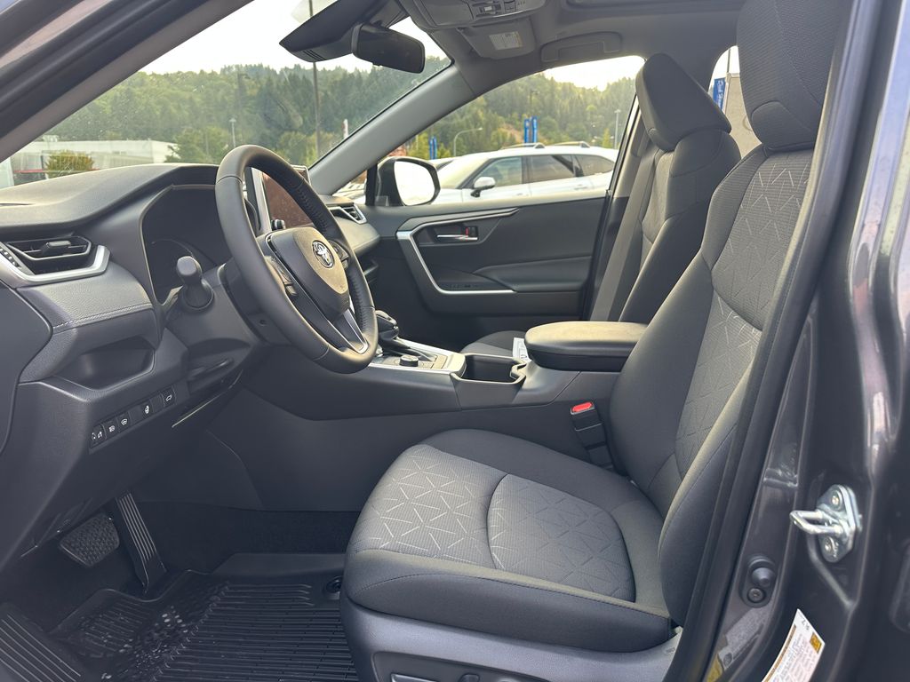 2025 Toyota RAV4 Hybrid XLE photo 12