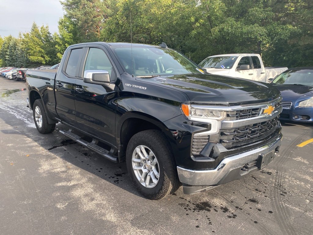 2024 Chevrolet Silverado 1500 LT photo 2