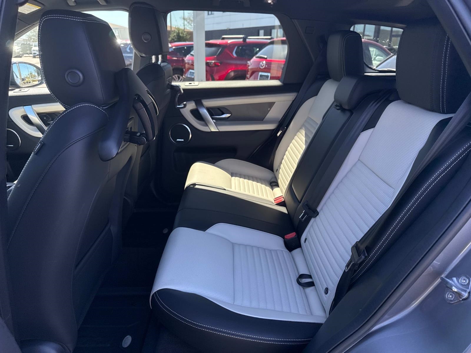 2025 Land Rover Discovery Sport SE photo 8
