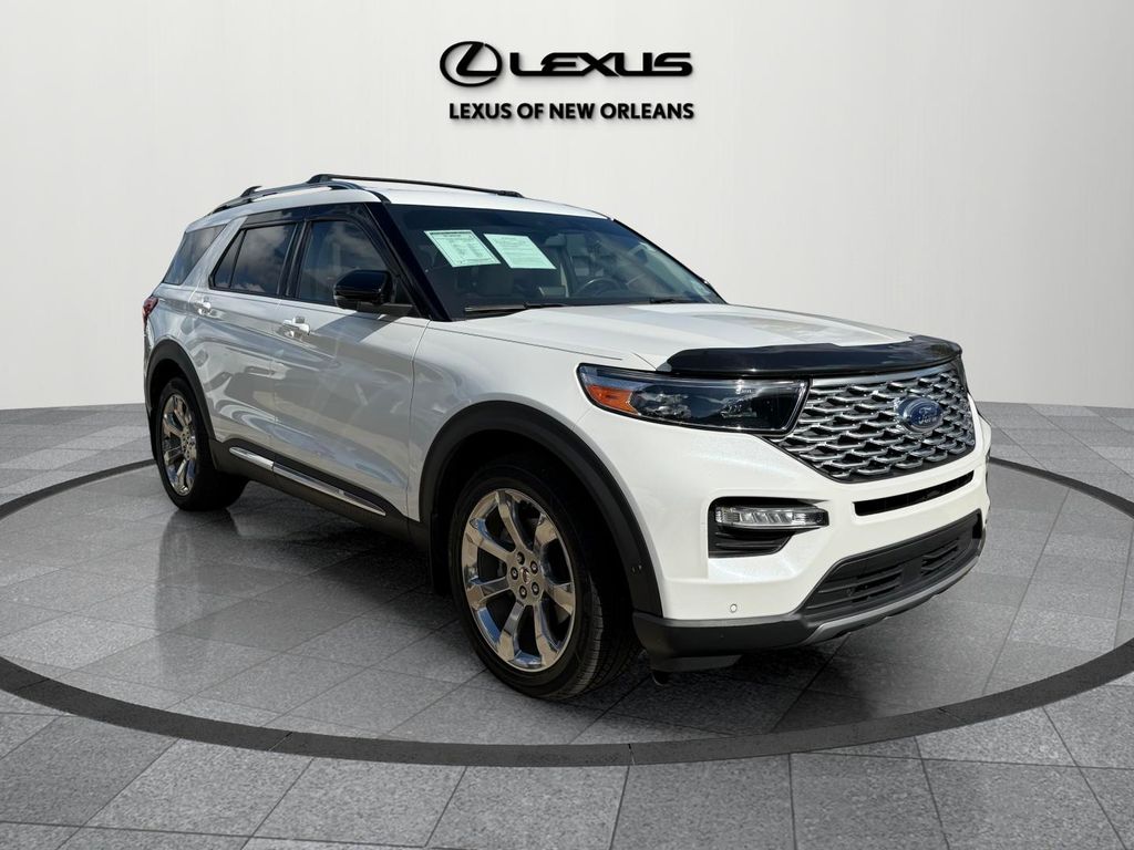 2020 Ford Explorer Platinum's photo