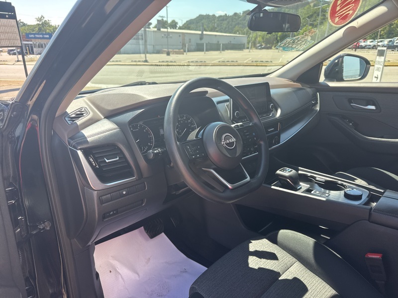 2022 Nissan Rogue SV photo 23