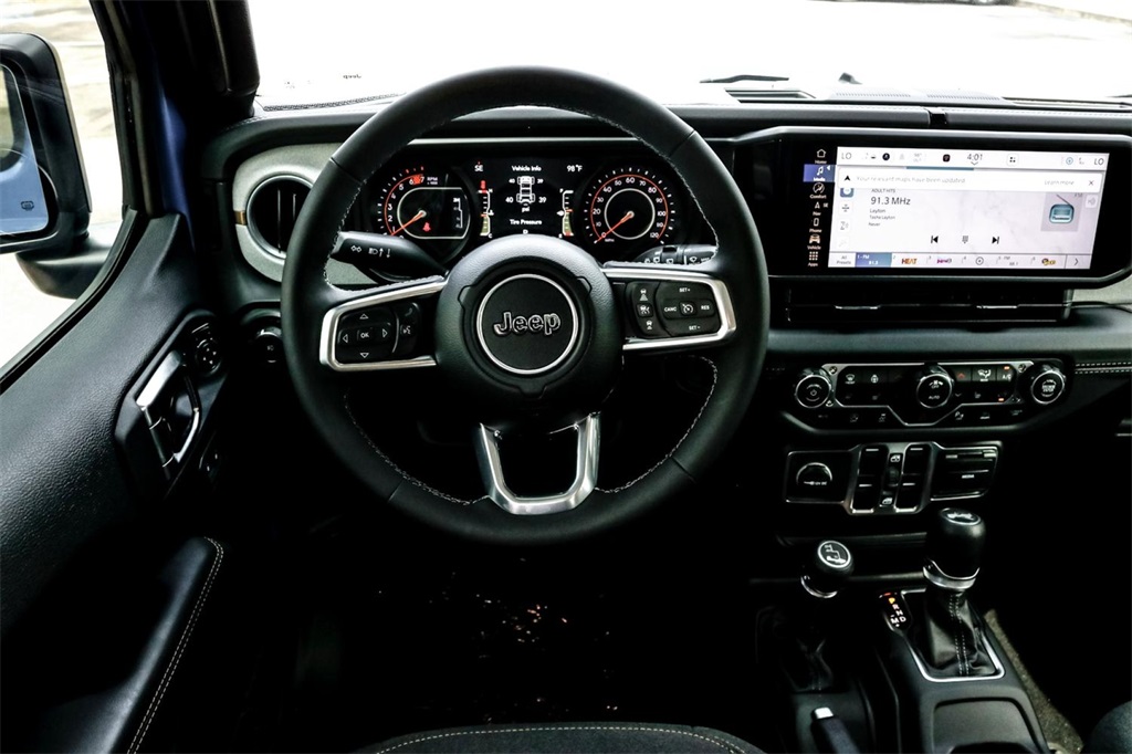2025 Jeep Wrangler Sahara photo 23