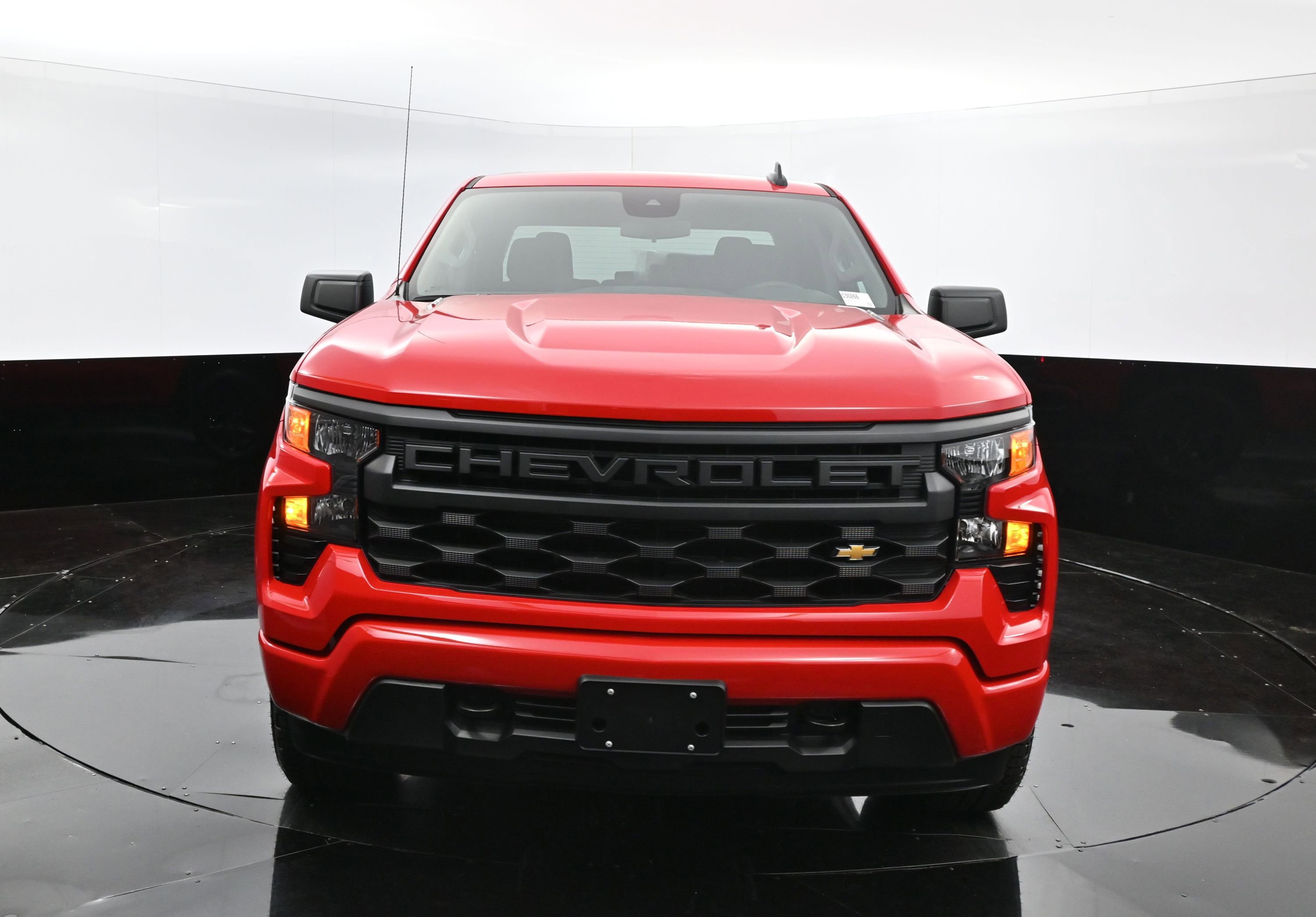 2025 Chevrolet Silverado 1500 Custom photo 2
