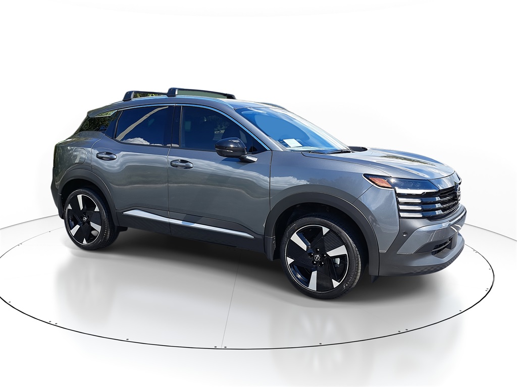 2026 Nissan Kicks SR photo 2