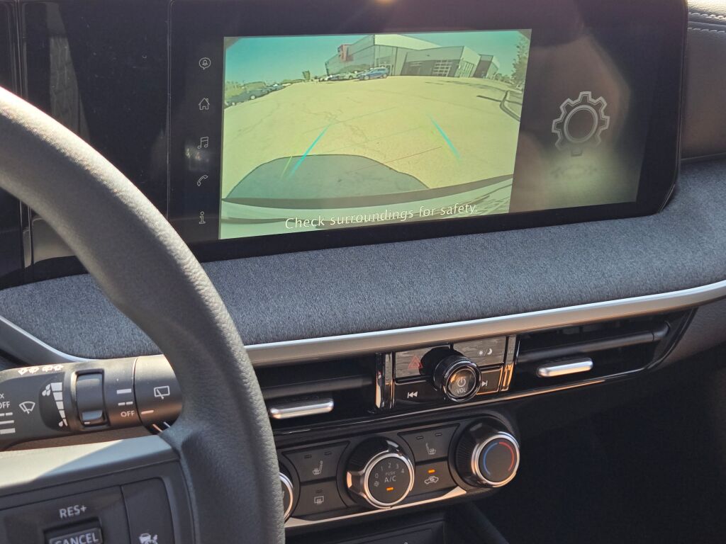 2025 Nissan Kicks SV photo 18