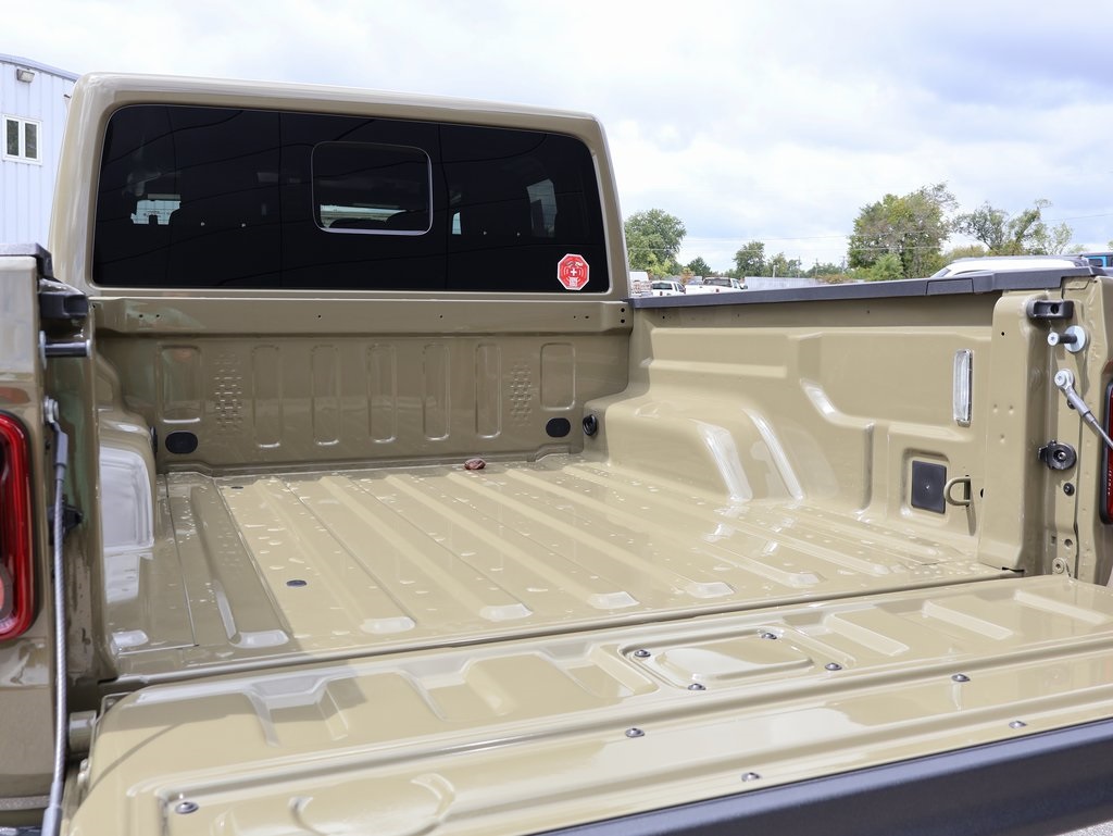 2025 Jeep Gladiator Sport photo 14