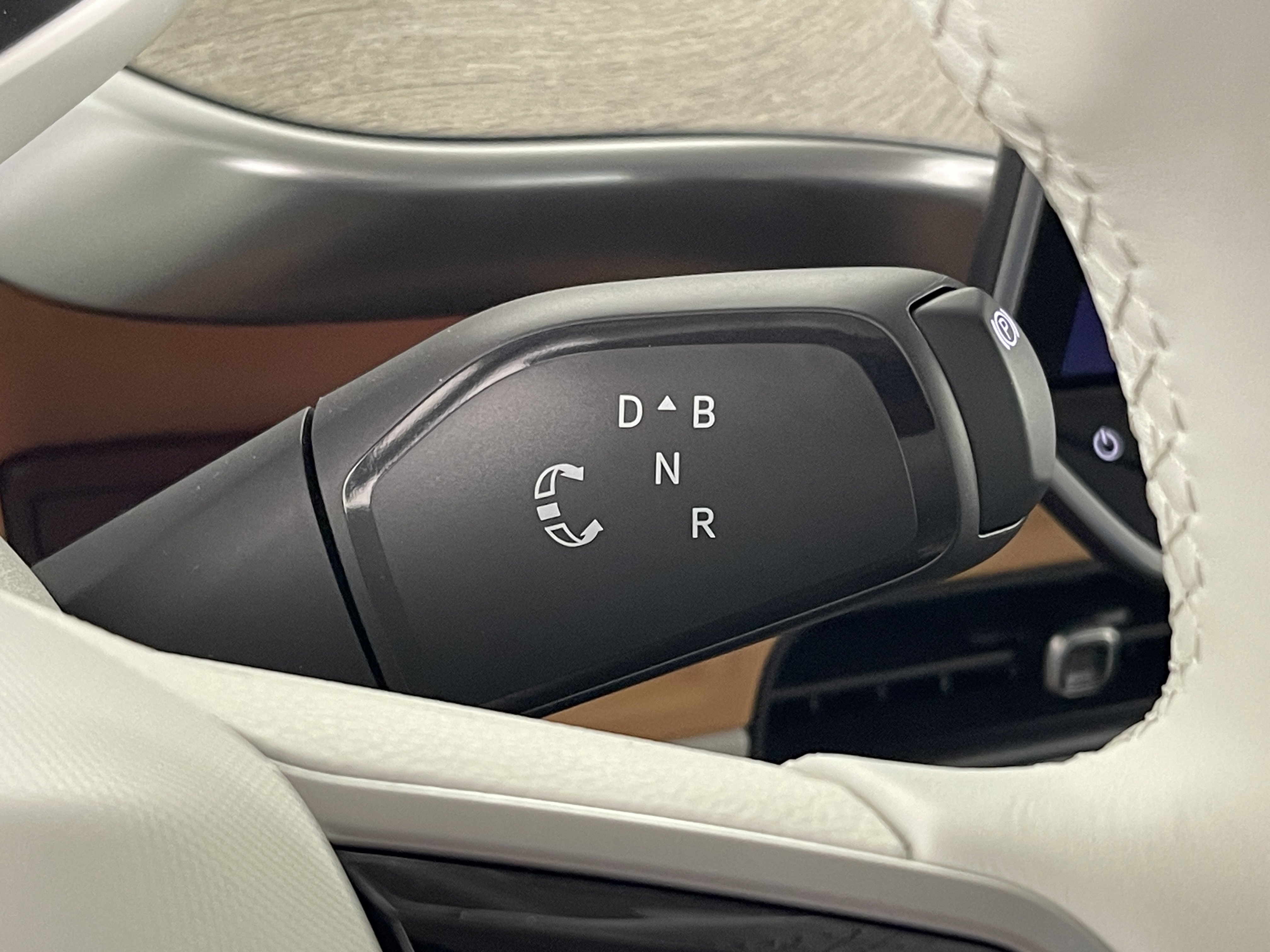 2025 Volkswagen ID. Buzz photo 4