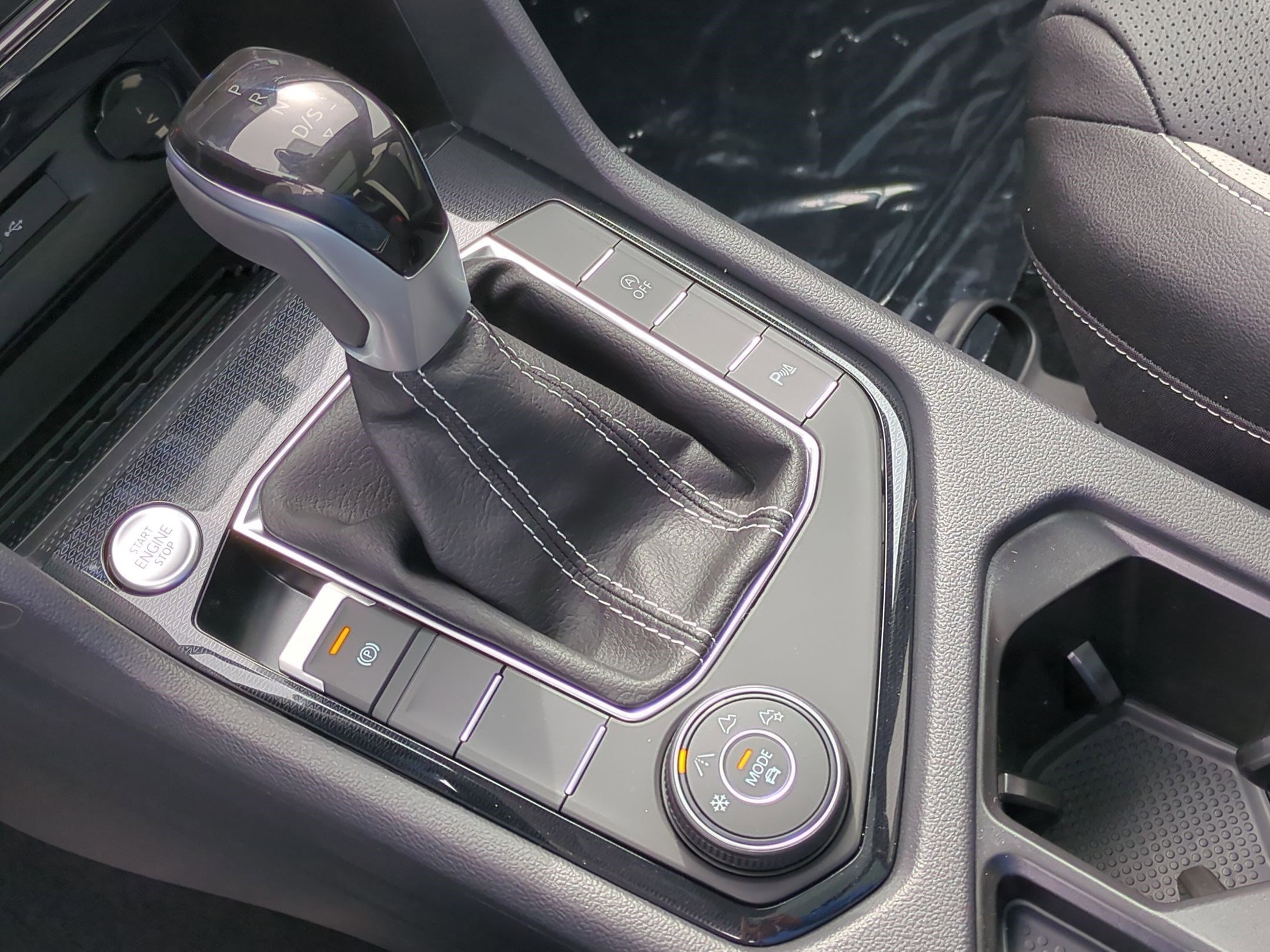 2025 Volkswagen Taos SEL photo 13