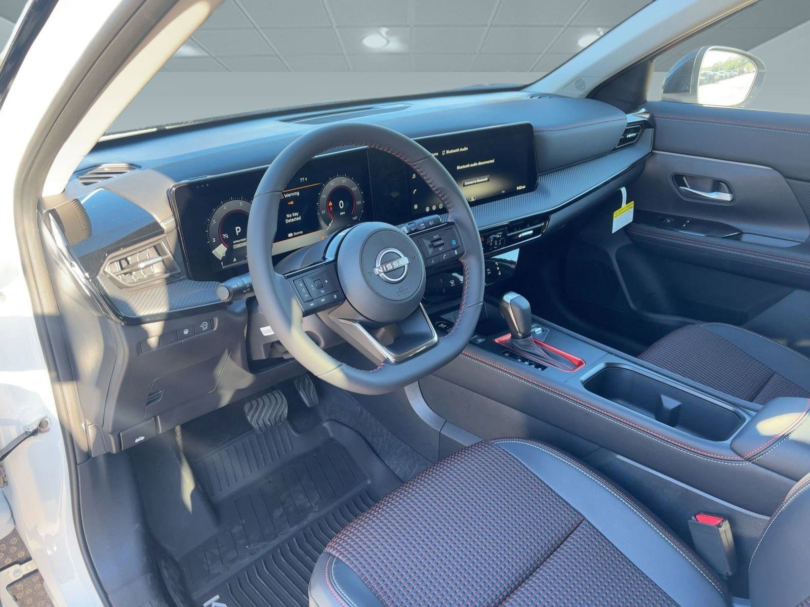 2026 Nissan Kicks SR photo 4