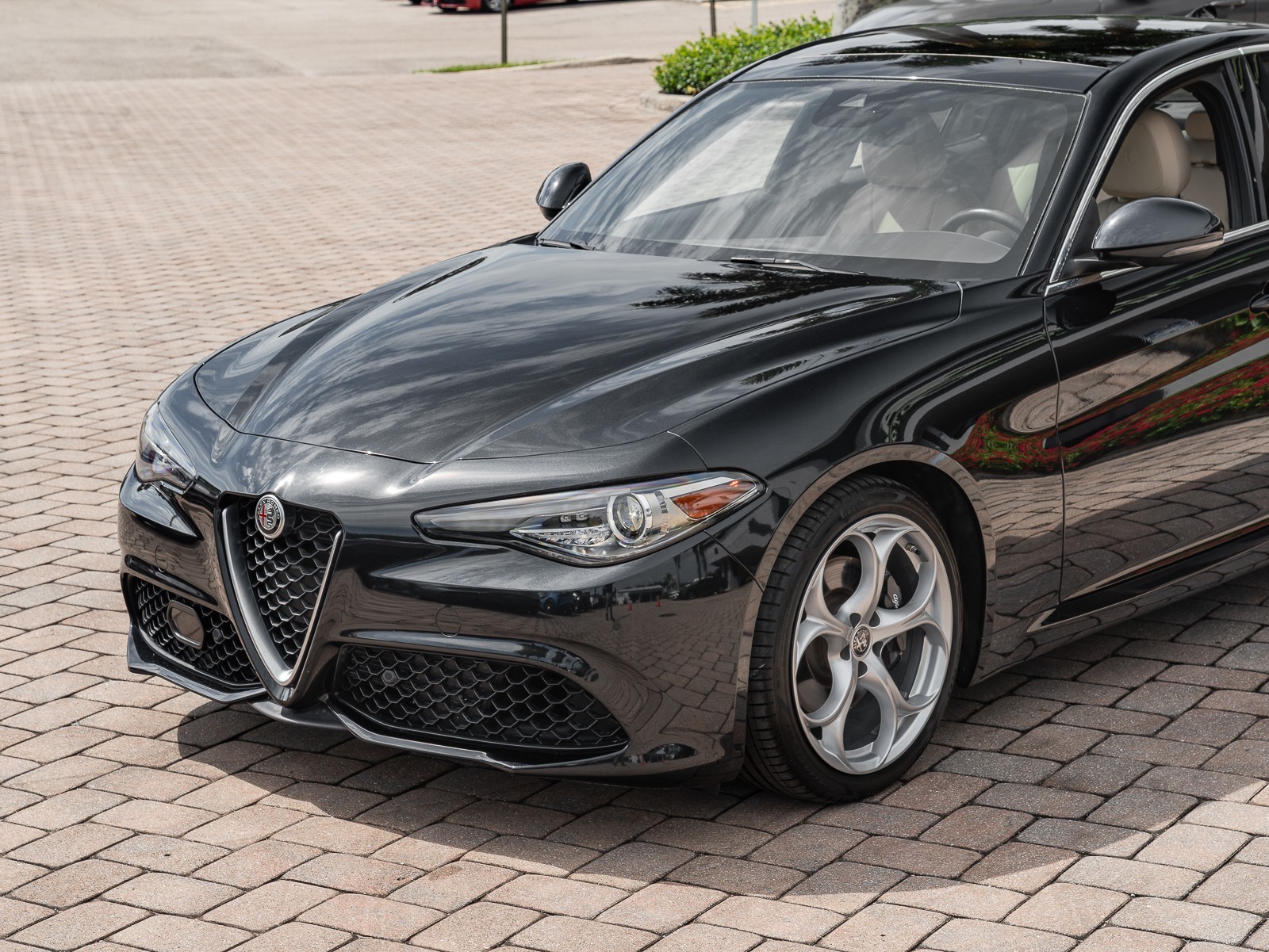2023 Alfa Romeo Giulia Ti photo 9