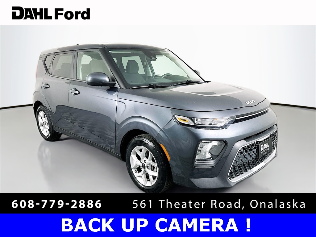 2022 Kia Soul LX's photo