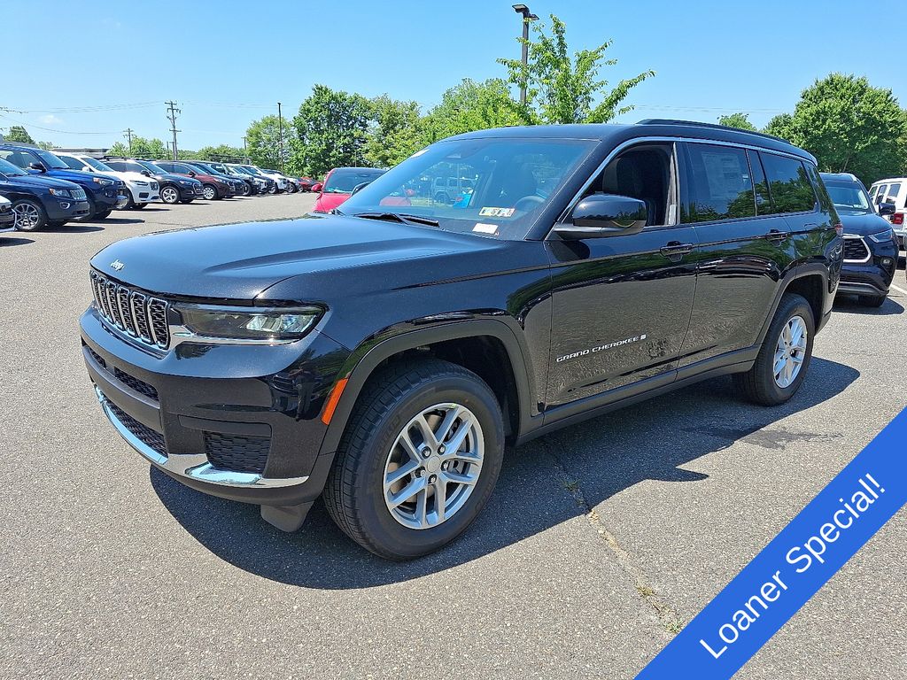 2025 Jeep Grand Cherokee Laredo X photo 2