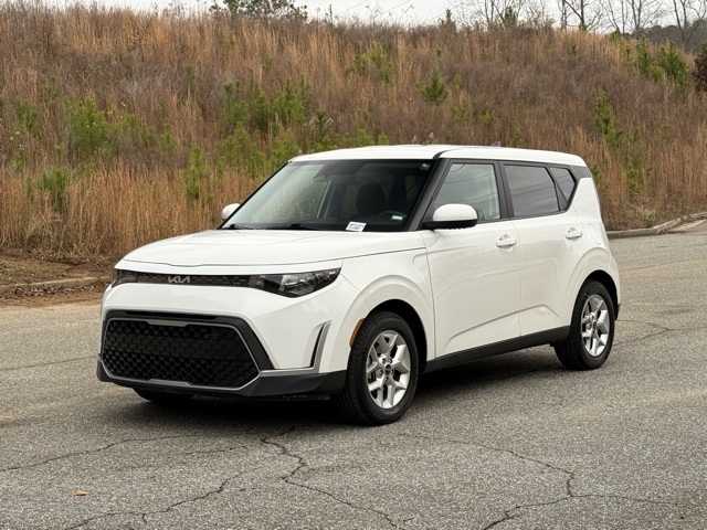 2024 Kia Soul LX's photo