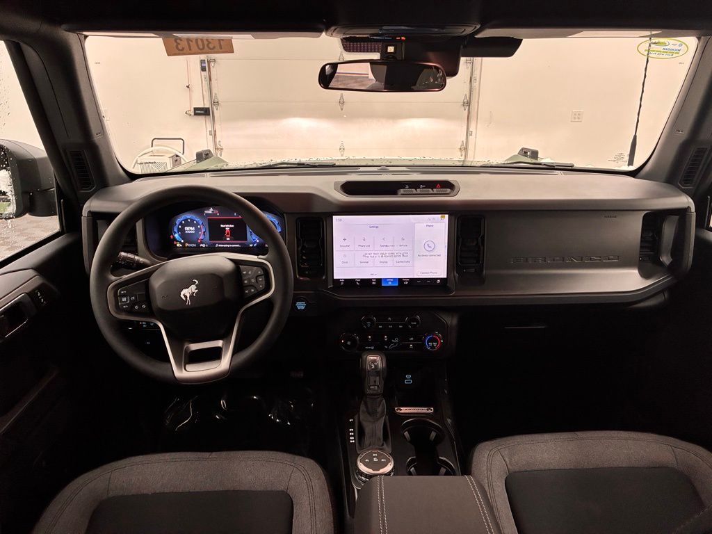 2025 Ford Bronco Base photo 2