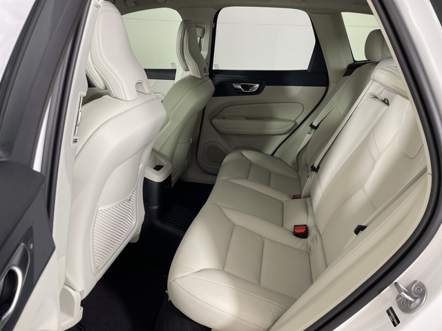 2025 Volvo XC60 T8 Plus photo 35