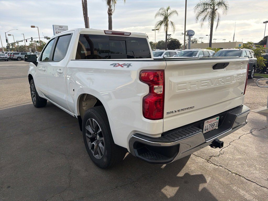 2021 Chevrolet Silverado 1500 LT photo 2