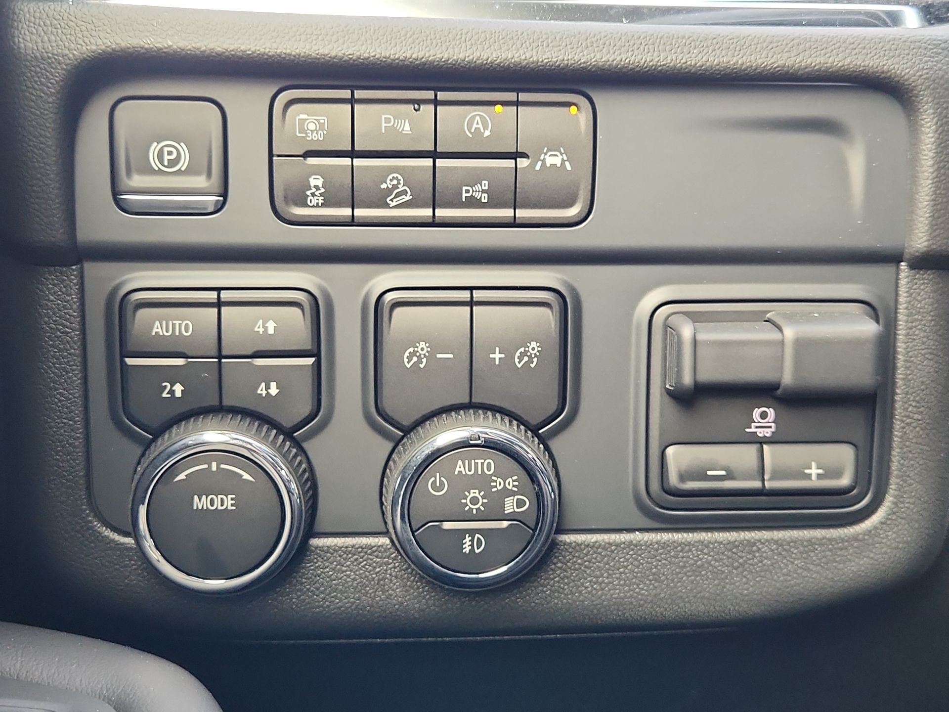2025 Chevrolet Tahoe RST photo 17
