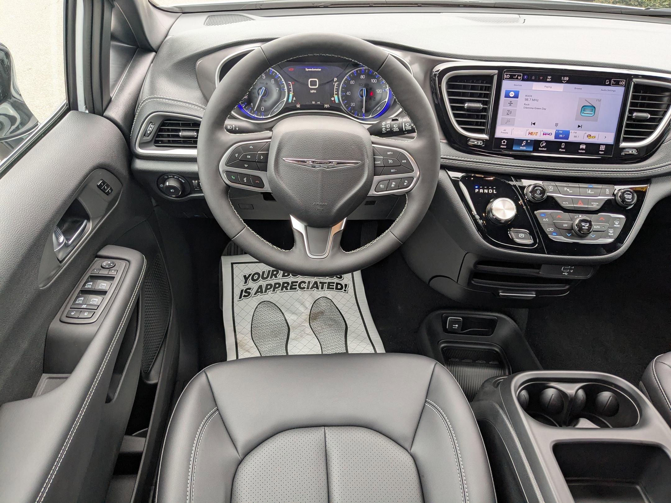 2026 Chrysler Pacifica photo 24