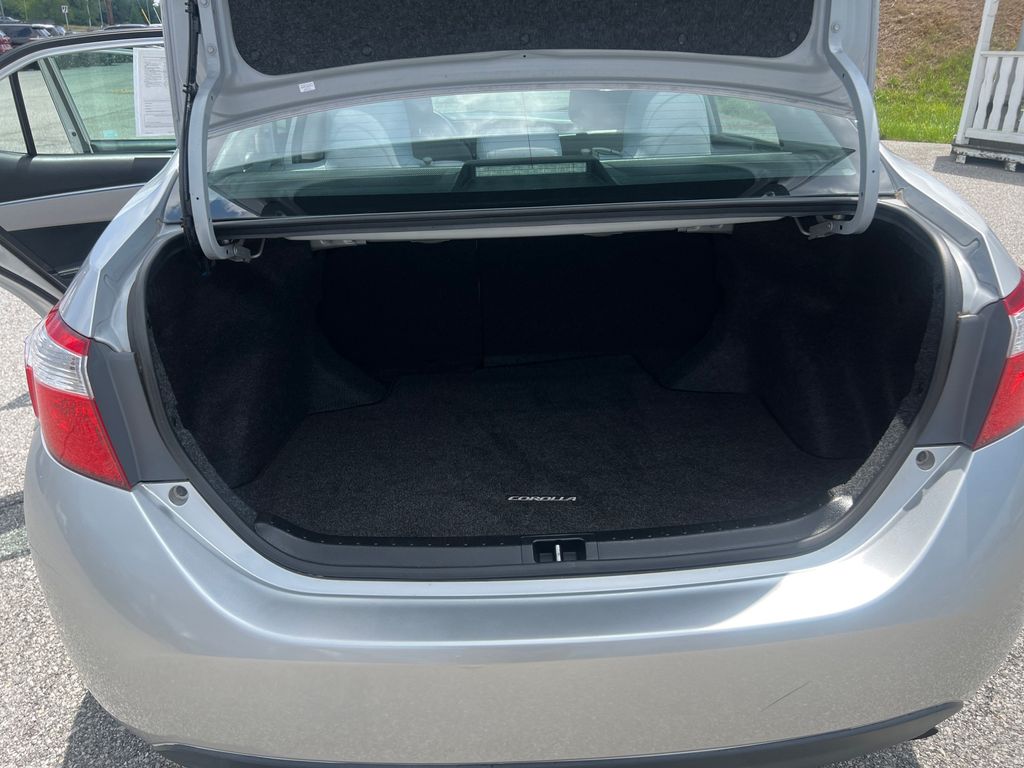 2014 Toyota Corolla LE photo 21