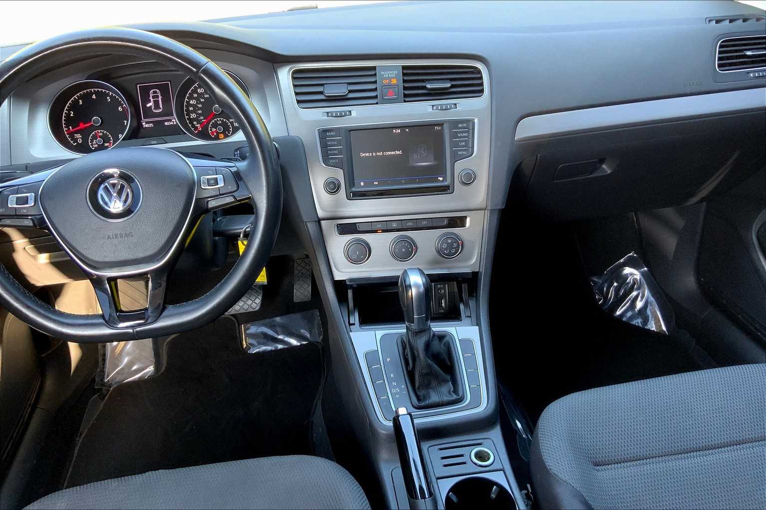 2017 Volkswagen Golf S photo 6