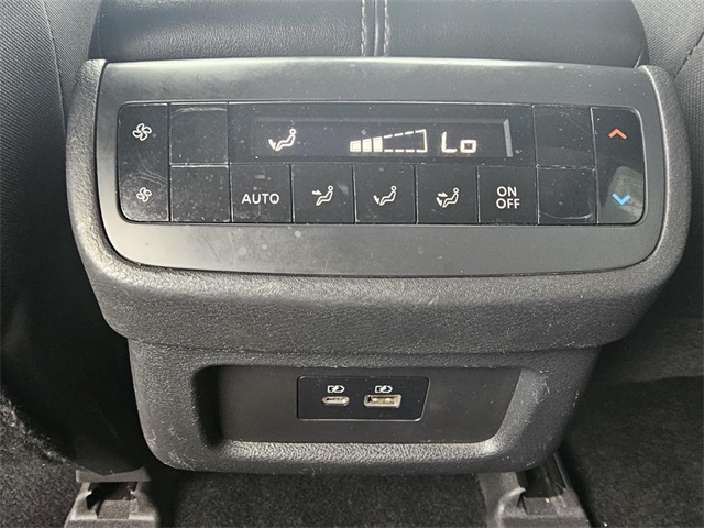 2022 Nissan Pathfinder SV photo 14