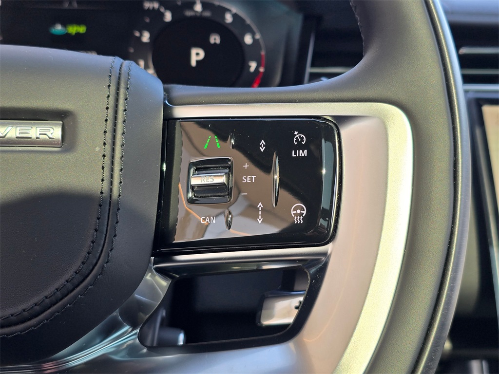 2025 Land Rover Range Rover SE photo 18