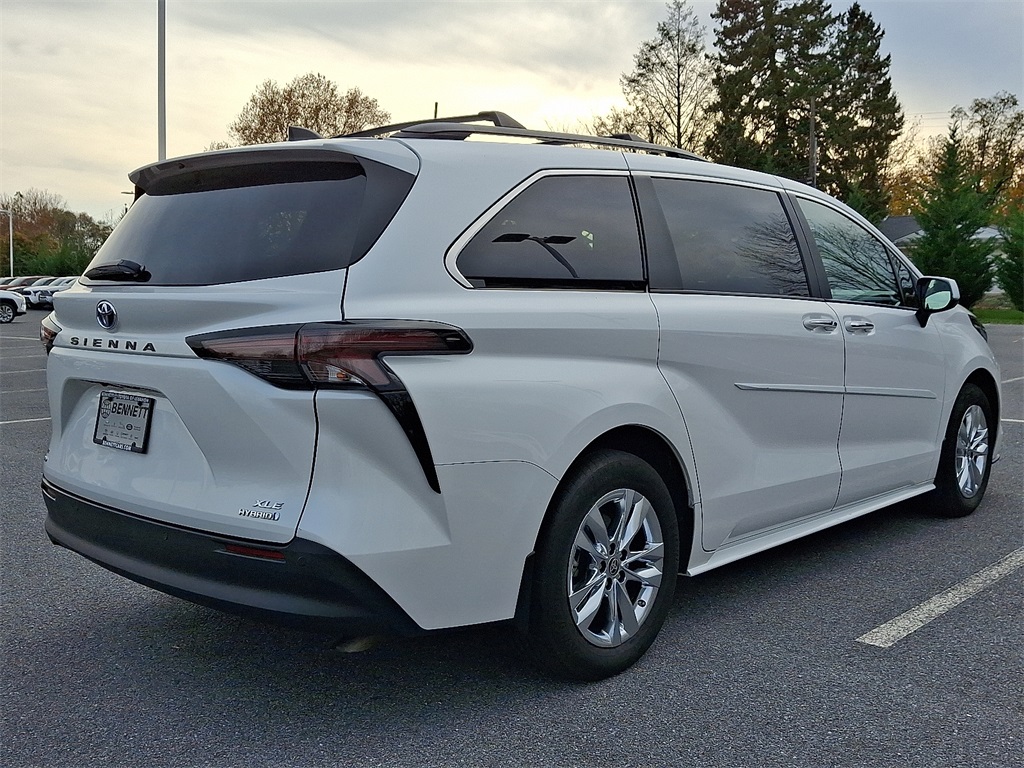 2024 Toyota Sienna XLE photo 4