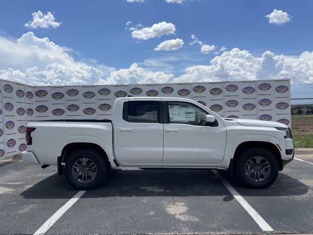 2025 Nissan Frontier SV's photo