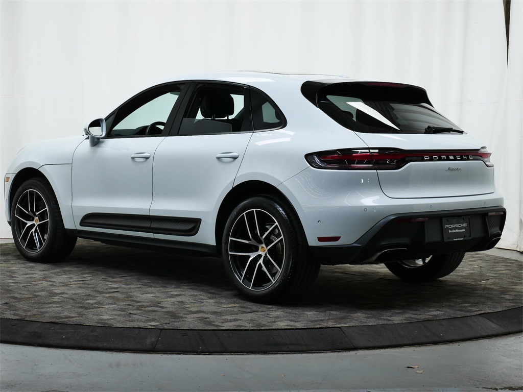 2023 Porsche Macan T photo 3