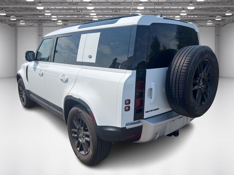 2024 Land Rover Defender 110 S photo 8