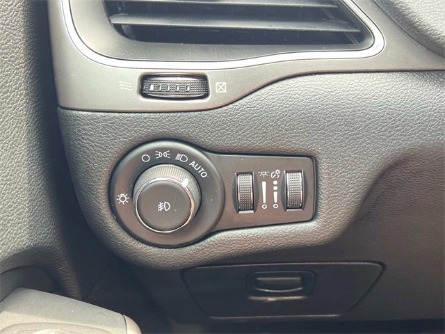 2021 Jeep Cherokee Latitude Lux photo 22