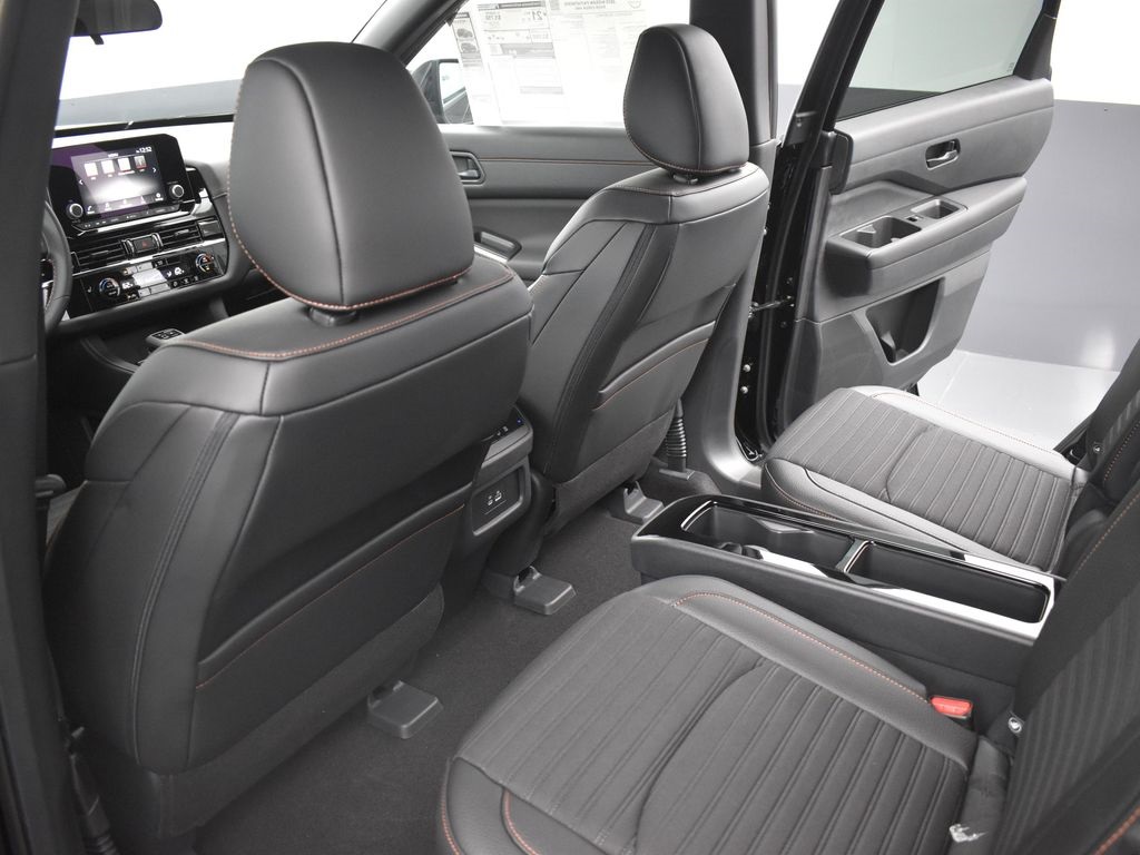 2025 Nissan Pathfinder Rock Creek photo 14