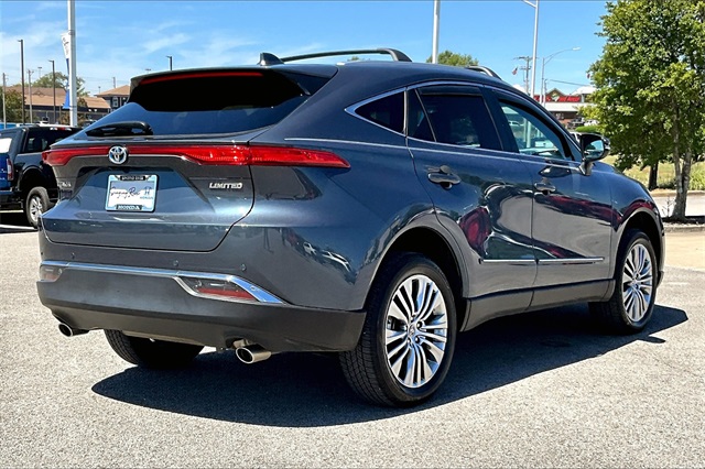2021 Toyota Venza LE photo 2