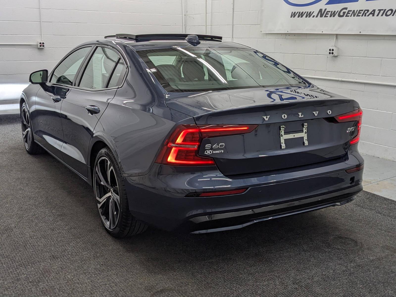 2025 Volvo S60 Core photo 11