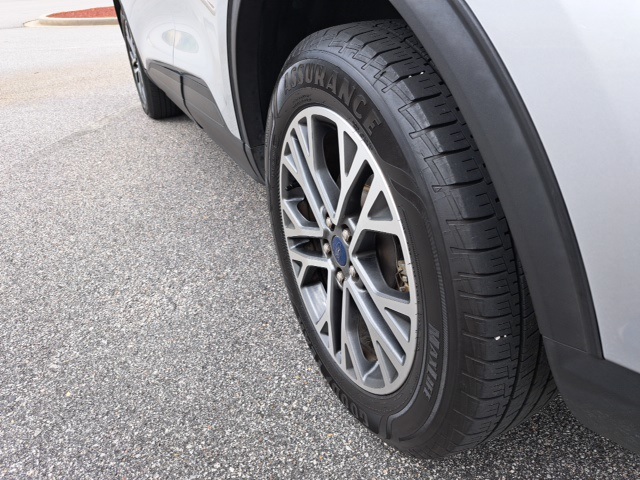 2020 Ford Escape SEL photo 13